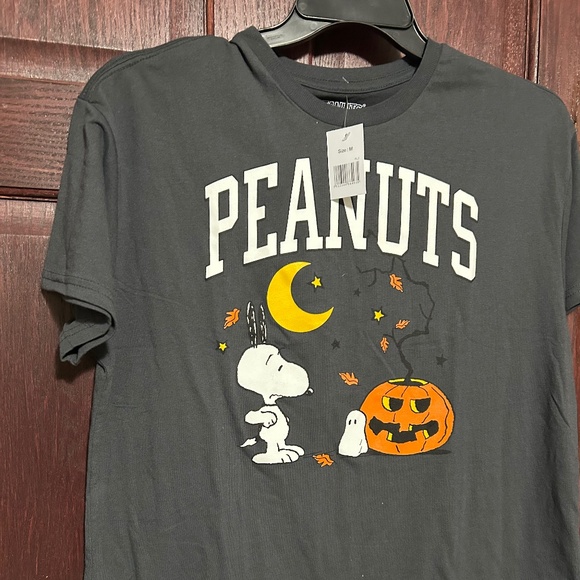 Peanuts Snoopy Halloween T-shirt women's size Medium! NWT! - Picture 1 of 1